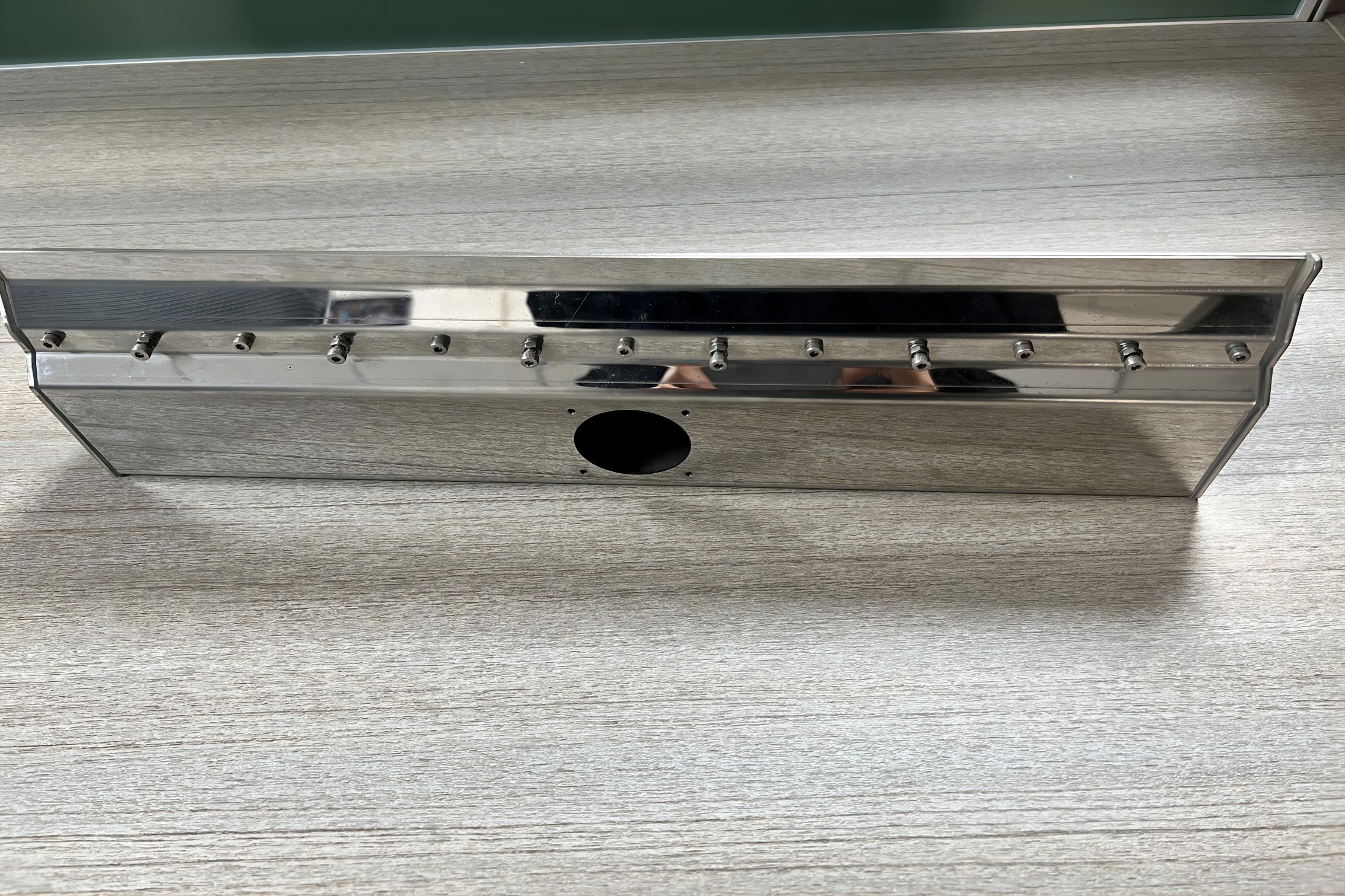 Proč jsou vzduchové nože nezbytné pro čištění LCD skla LCD
